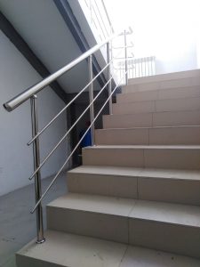 Перила из нержавеющей стали в деревне Бежка