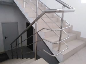 Перила из нержавеющей стали в деревне Бежка