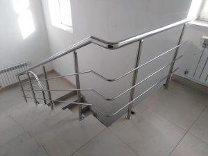 Перила из нержавеющей стали в деревне Бежка