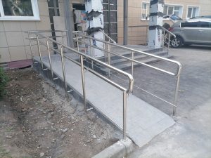 Ограждения входной группы из нержавеющей стали (г. Тула, ул. Мезенцева, 34)