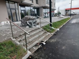 Уличные ограждения из нержавеющей стали (Тула, ул. Карпова, 1)