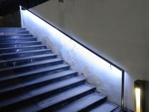 Пристенный поручень с подсветкой из нержавеющей стали по адресу: Тула, ул. Максима Горького, 6